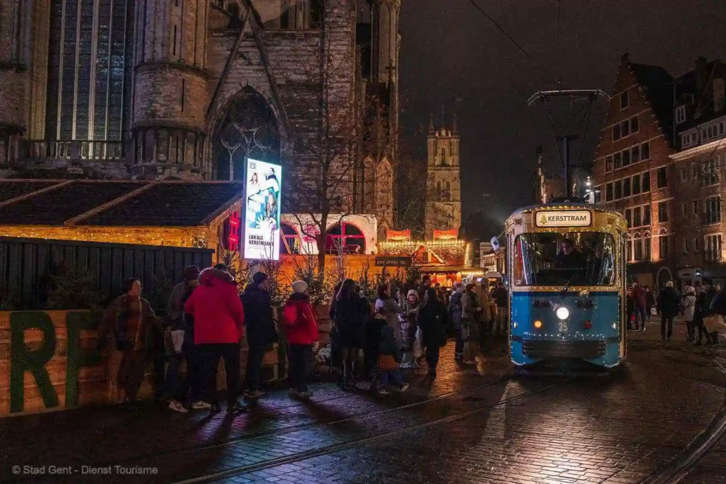 De kersttram in Gent