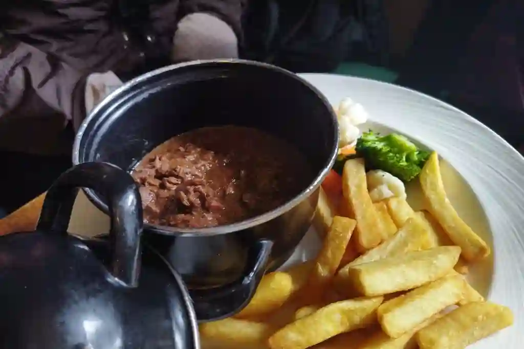 een favoriet in gent is de Vlaamse Stoverij met friet