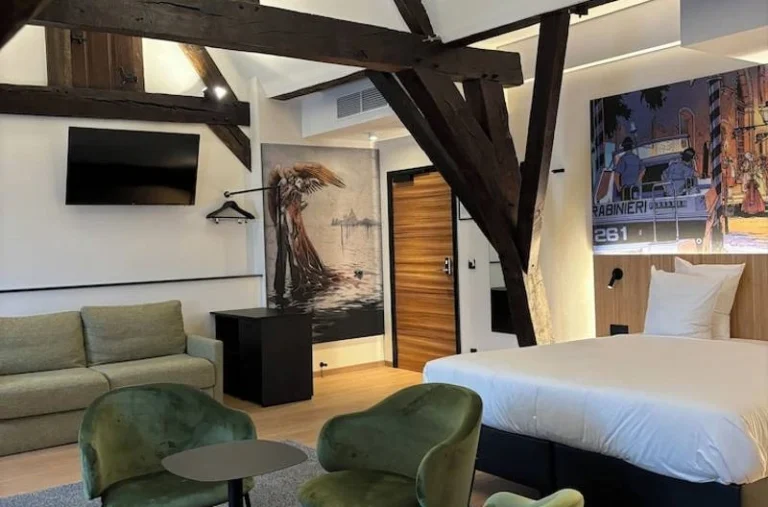 vComic Art Hotel suite