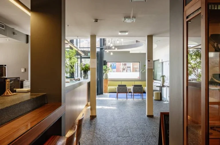 hent River Hotel Receptie