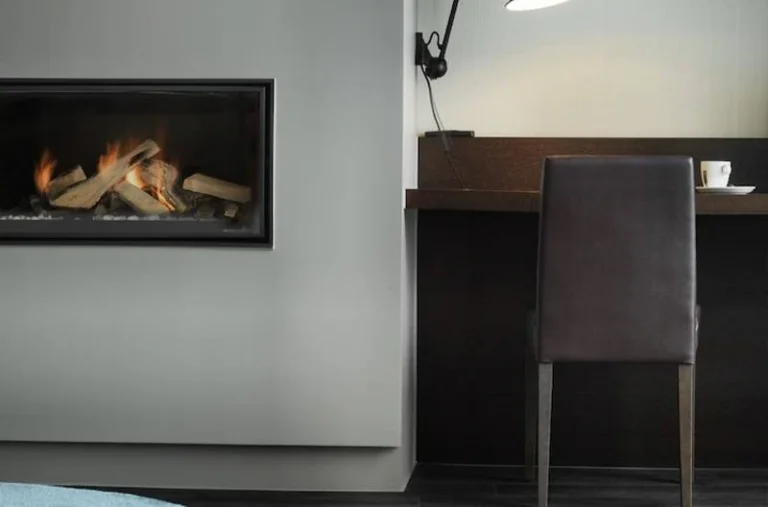 er zijn kamers in Hotel Harmony met openhaard